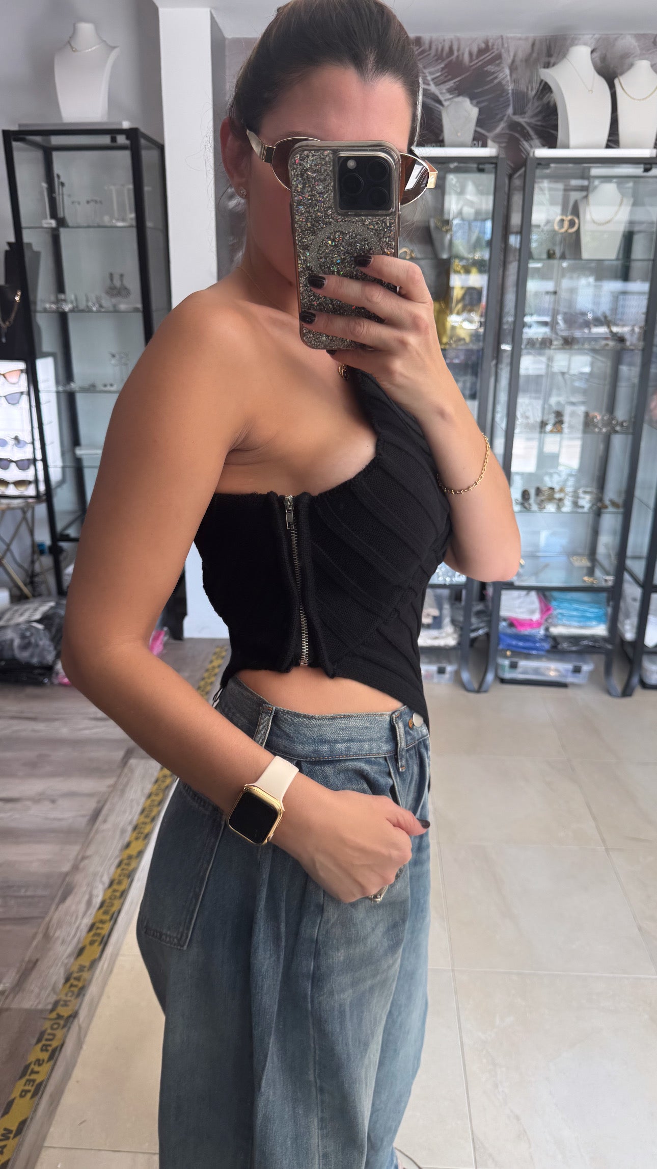 One shoulder asymmetrical top-black