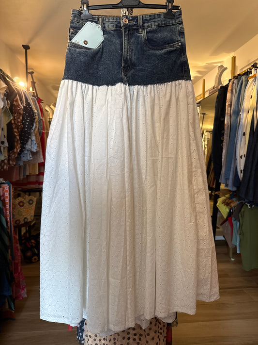 Denim skirt eyelet