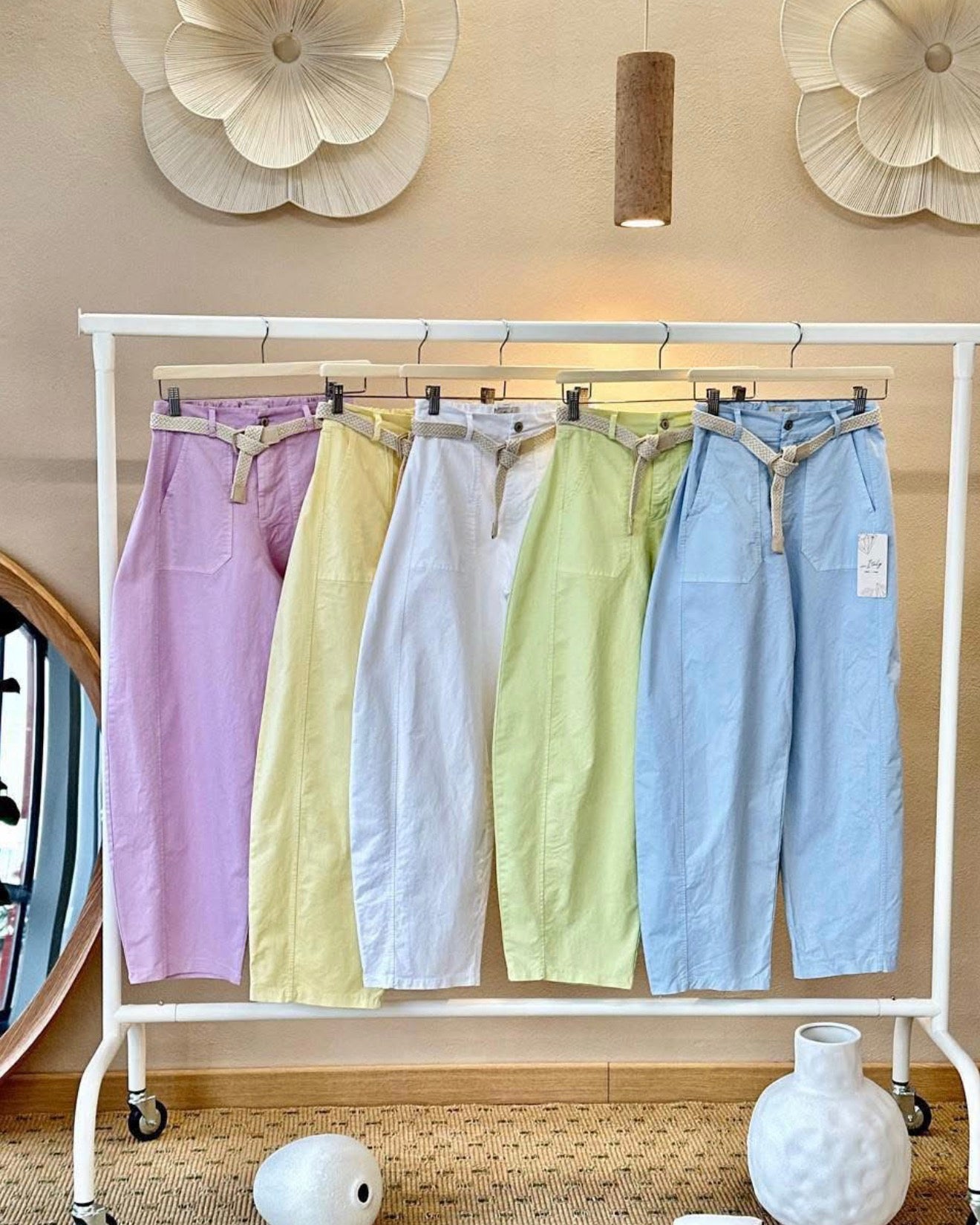 Solid Barrel  pant with belt